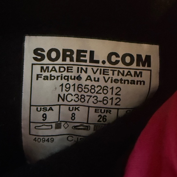 Sorel Kids Boots in Pink and Black - Picture 2 of 7